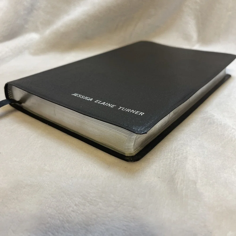 Zondervan NIV Holy Bible Black‎ Bonded Leather Personalized 9780310435648